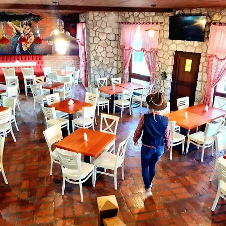 Апартаменты El Paso City, - Unique Wooden Cottages, Treehouse, Wild West Rooms, 1-6 People Златибор