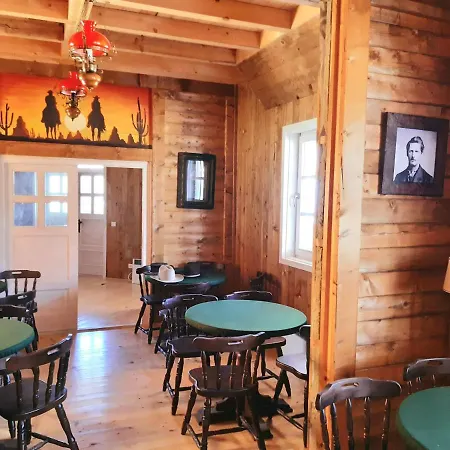 El Paso City, - Unique Wooden Cottages, Treehouse, Wild West Rooms, 1-6 People Златибор