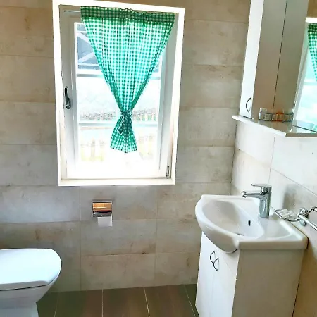 Апартаменты El Paso City, - Unique Wooden Cottages, Treehouse, Wild West Rooms, 1-6 People Златибор