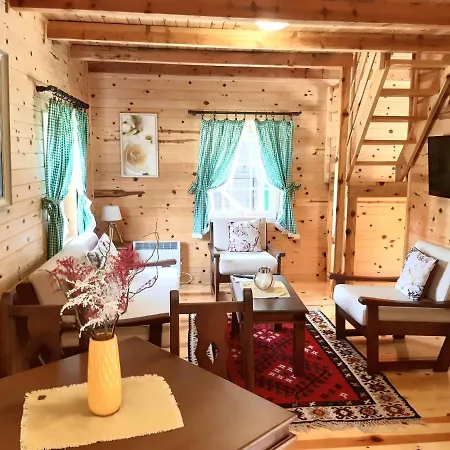 El Paso City, - Unique Wooden Cottages, Treehouse, Wild West Rooms, 1-6 People