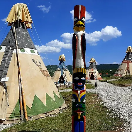 Апартаменты El Paso City, - Unique Wooden Cottages, Treehouse, Wild West Rooms, 1-6 People Златибор