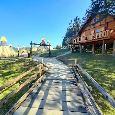 El Paso City, - Unique Wooden Cottages, Treehouse, Wild West Rooms, 1-6 People