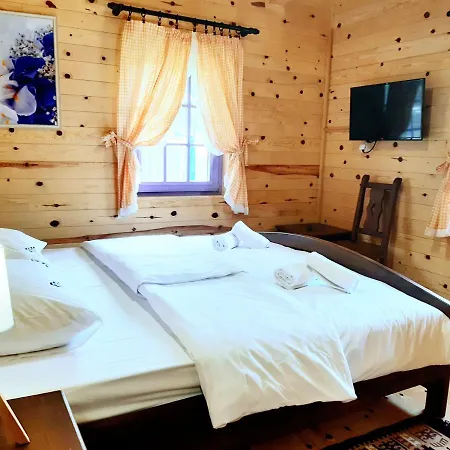 El Paso City, - Unique Wooden Cottages, Treehouse, Wild West Rooms, 1-6 People