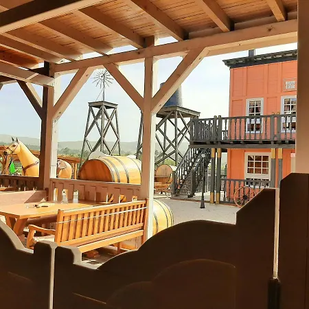 El Paso City, - Unique Wooden Cottages, Treehouse, Wild West Rooms, 1-6 People Апартаменты Златибор