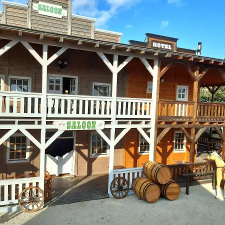 El Paso City, - Unique Wooden Cottages, Treehouse, Wild West Rooms, 1-6 People Апартаменты