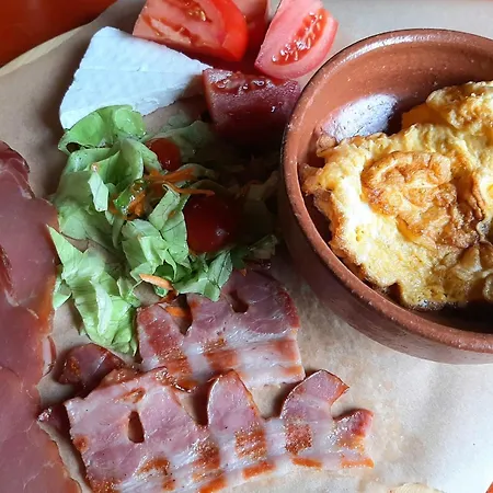 Апартаменты El Paso City, - Unique Wooden Cottages, Treehouse, Wild West Rooms, 1-6 People Златибор