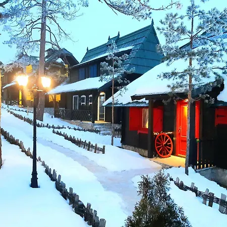 Апартаменты El Paso City, - Unique Wooden Cottages, Treehouse, Wild West Rooms, 1-6 People