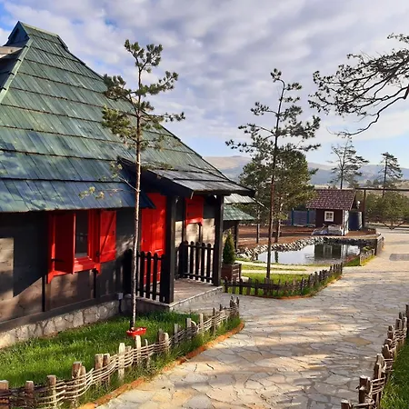 El Paso Zlatibor: Wild West Treehouse *